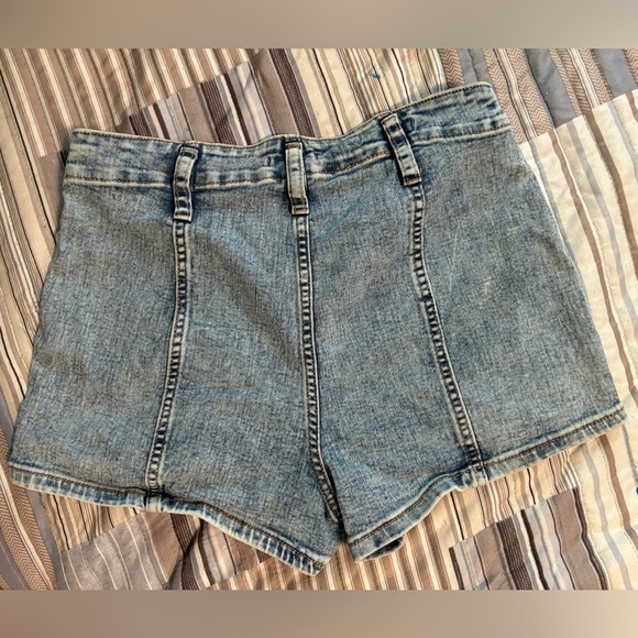 High waisted light wash jean short shorts - Picture 2 of 6
